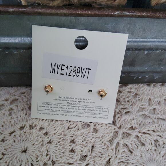 Women's Fashion Homaica Marble Stud Earrings in Champagne White - Picture 10 of 10